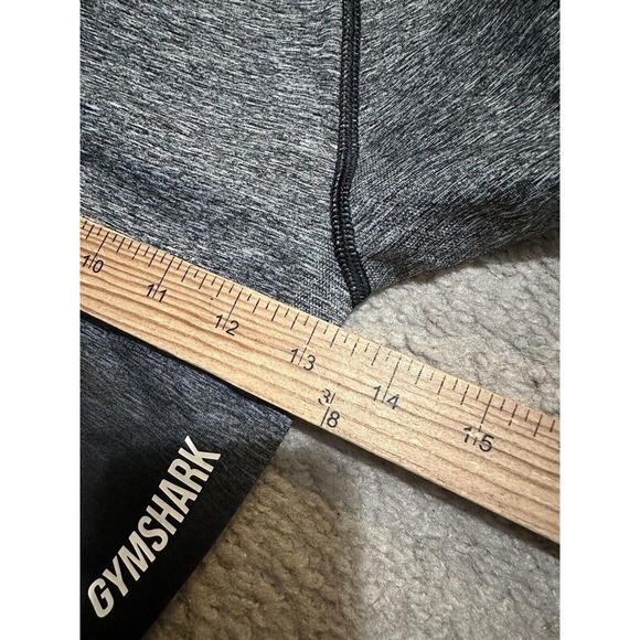 Gymshark Black and Gray Crop Top - Picture 6 of 7